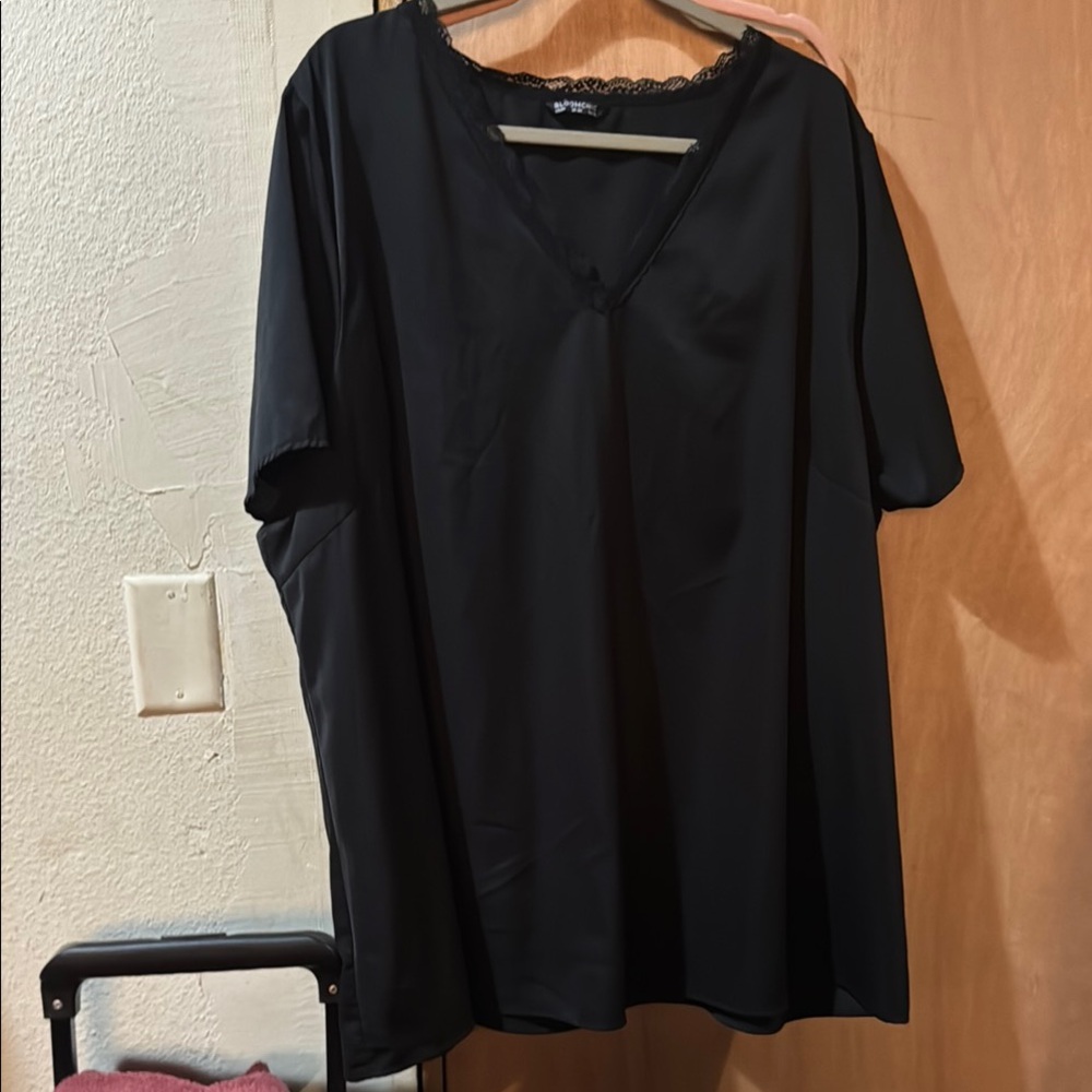BloomChic Black Boxy Short Sleeve T-Shirt